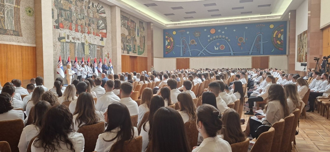f2-diplomci